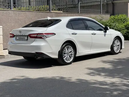 Toyota Camry 2019 года за 14 200 000 тг. в Караганда – фото 17