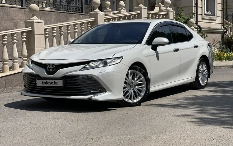 Toyota Camry 2019 годаүшін14 200 000 тг. в Караганда