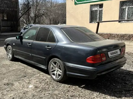 Mercedes-Benz E 200 1996 года за 2 400 000 тг. в Семей – фото 5