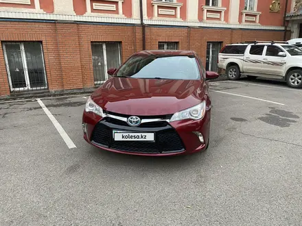 Toyota Camry 2015 года за 8 300 000 тг. в Алматы – фото 2