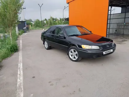 Toyota Camry 1999 года за 2 800 000 тг. в Алматы – фото 3