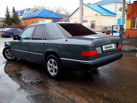 Mercedes-Benz E 200 1993 года за 950 000 тг. в Петропавловск – фото 4