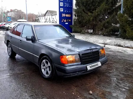 Mercedes-Benz E 200 1993 года за 950 000 тг. в Петропавловск – фото 6