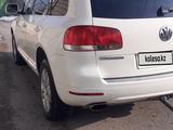 Volkswagen Touareg 2004 года за 4 300 000 тг. в Шымкент – фото 2