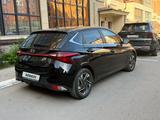 Hyundai i20 2023 года за 5 950 000 тг. в Караганда – фото 3