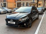 Hyundai i20 2023 года за 5 950 000 тг. в Караганда – фото 2