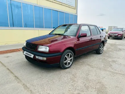 Volkswagen Vento 1993 года за 1 750 000 тг. в Уральск – фото 2