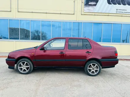 Volkswagen Vento 1993 года за 1 750 000 тг. в Уральск – фото 5