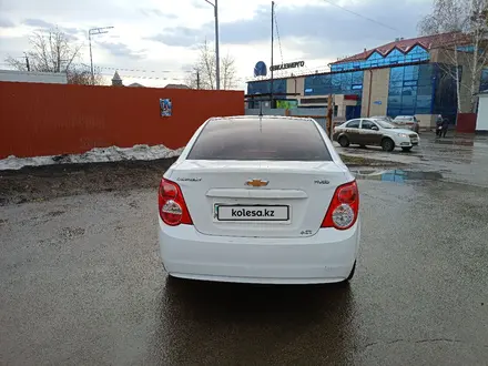 Chevrolet Aveo 2014 года за 3 600 000 тг. в Петропавловск – фото 2