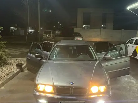 BMW 730 1998 года за 2 800 000 тг. в Алматы – фото 2