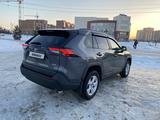 Toyota RAV4 2021 года за 15 990 000 тг. в Петропавловск – фото 3