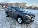 Toyota RAV4 2021 года за 15 990 000 тг. в Петропавловск – фото 2