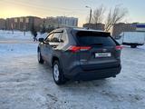 Toyota RAV4 2021 года за 15 990 000 тг. в Петропавловск – фото 5
