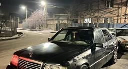 Mercedes-Benz E 220 1993 года за 750 000 тг. в Алматы