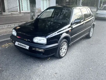 Volkswagen Golf 1994 года за 1 750 000 тг. в Алматы