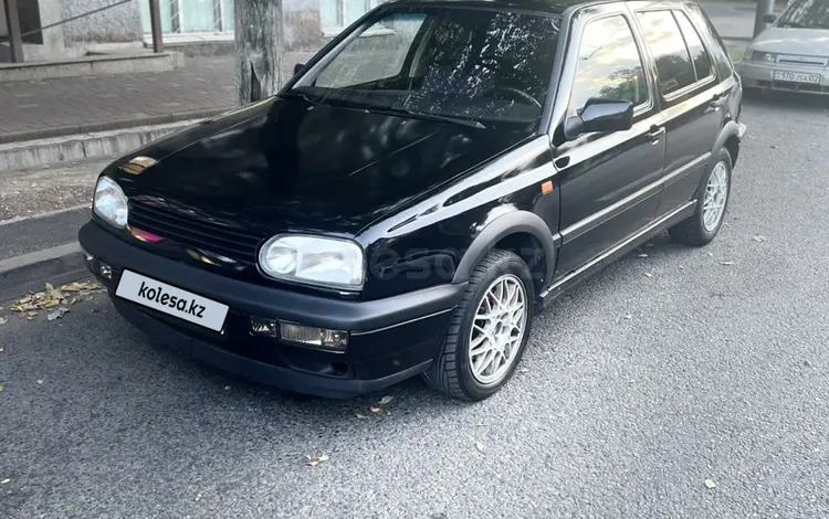 Volkswagen Golf 1994 года за 1 750 000 тг. в Алматы