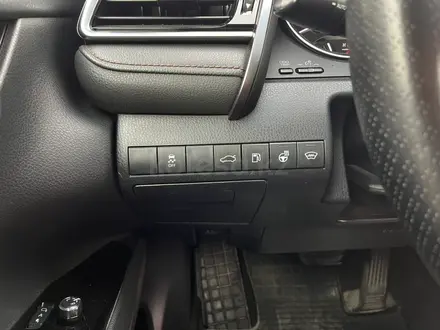 Toyota Camry 2018 года за 13 300 000 тг. в Алматы – фото 11