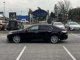 Toyota Camry 2018 годаүшін13 300 000 тг. в Алматы – фото 3