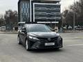 Toyota Camry 2018 года за 13 300 000 тг. в Алматы – фото 4