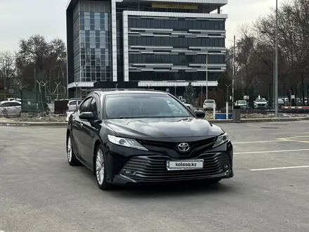 Toyota Camry 2018 года за 13 300 000 тг. в Алматы – фото 4