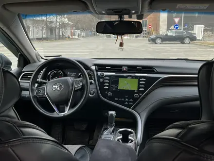 Toyota Camry 2018 года за 13 300 000 тг. в Алматы – фото 7