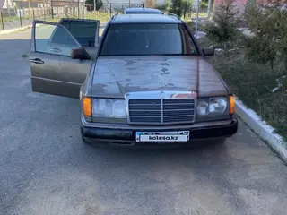 Mercedes-Benz E 230