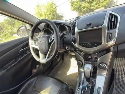 Chevrolet Cruze 2013 года за 1 700 000 тг. в Алматы – фото 2