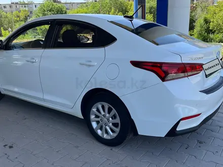 Hyundai Accent 2019 года за 7 100 000 тг. в Караганда – фото 3