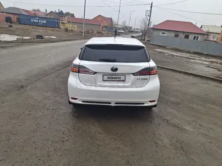 Lexus CT 200h 2013 года за 6 000 000 тг. в Атырау – фото 3