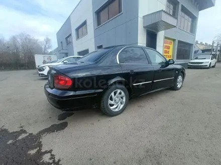 Hyundai Sonata 2003 года за 2 600 000 тг. в Астана – фото 2