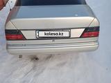 Mercedes-Benz E 220 1993 года за 2 500 000 тг. в Усть-Каменогорск – фото 4