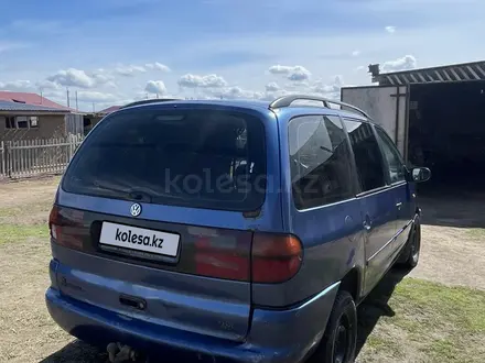 Volkswagen Sharan 1998 года за 900 000 тг. в Уральск