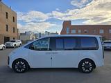 Hyundai Staria 2022 года за 21 000 000 тг. в Астана – фото 2
