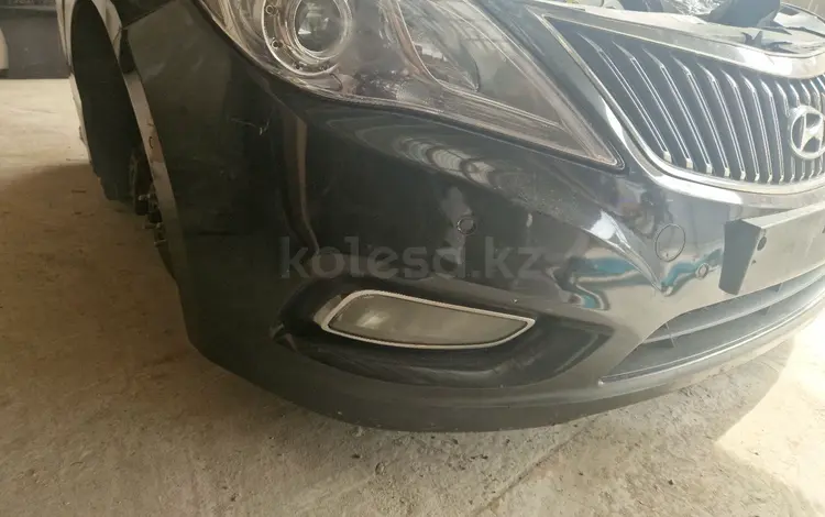 Бампер передний на Hyundai Grandeur HG 2011-15 года. за 1 000 тг. в Алматы