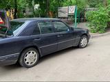 Mercedes-Benz E 220 1994 года за 800 000 тг. в Алматы – фото 3