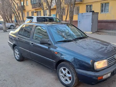 Volkswagen Vento 1993 года за 1 600 000 тг. в Жезказган – фото 2