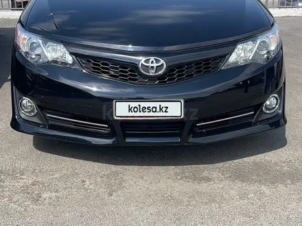 Toyota Camry 2012 года за 4 800 000 тг. в Актобе – фото 2