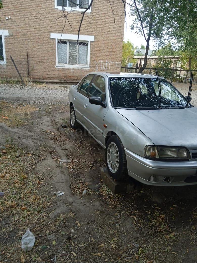 Nissan Primera 1992 г.