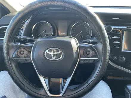 Toyota Camry 2018 года за 14 700 000 тг. в Уральск – фото 9