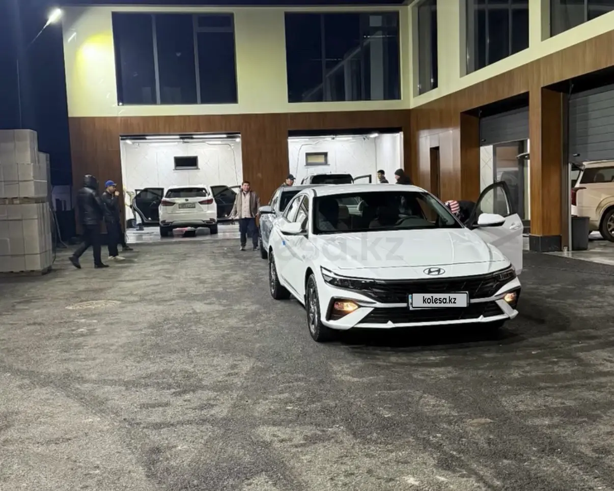 Hyundai Elantra, 2023