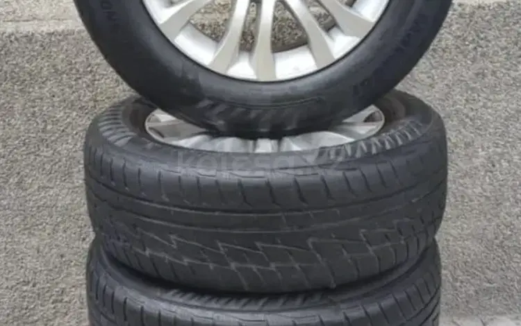 Тайота Сиенна XLE диск с шинами за 250 000 тг. в Алматы