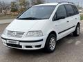 Volkswagen Sharan 2000 года за 2 800 000 тг. в Шымкент