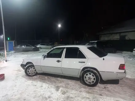 Mercedes-Benz E 230 1992 года за 1 200 000 тг. в Талдыкорган – фото 2