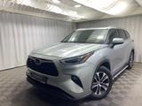 Toyota Highlander Luxe 2022 года за 18 200 000 тг. в Алматы