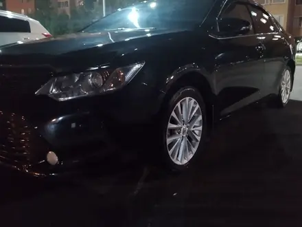 Toyota Camry 2015 года за 11 200 000 тг. в Астана – фото 2