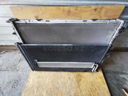 Радиатор кондиционера Volkswagen Touareg 3.2 4.2 за 25 000 тг. в Шымкент – фото 7