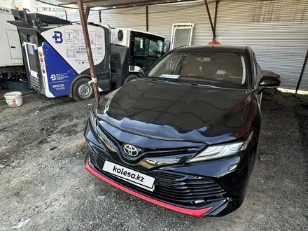 Toyota Camry 2019 года за 10 900 000 тг. в Астана – фото 2