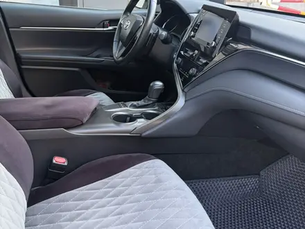 Toyota Camry 2022 года за 12 900 000 тг. в Актау – фото 10