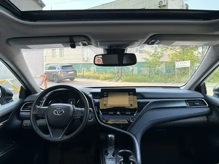Toyota Camry 2022 года за 12 900 000 тг. в Актау – фото 8