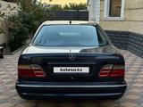 Mercedes-Benz E 280 1999 года за 3 400 000 тг. в Актау – фото 2